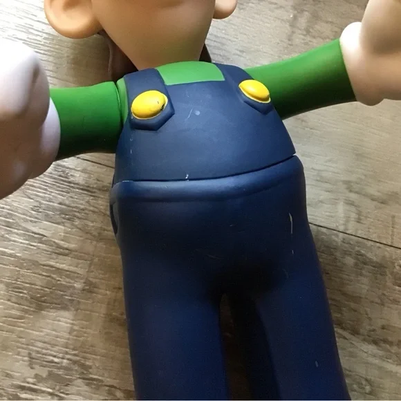 2006 9” Luigi Action Figure Toy with Arms That Move - Picture 3 of 5